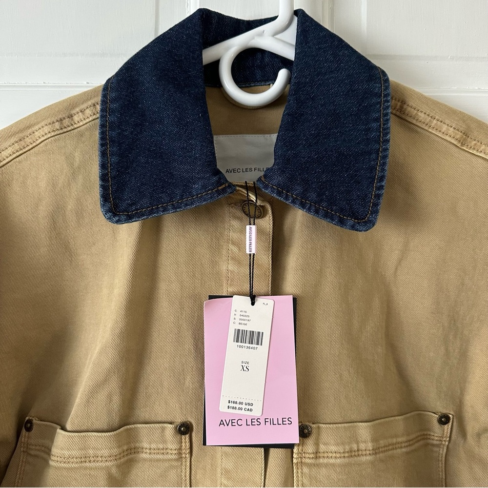 Avec Les Filles Beige Cropped Jacket with Dark Blue Collar - Picture 7 of 8
